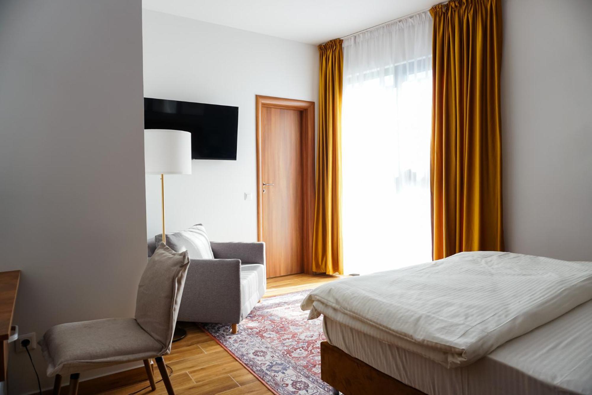 Hotel Fantazia Oradea Ngoại thất bức ảnh